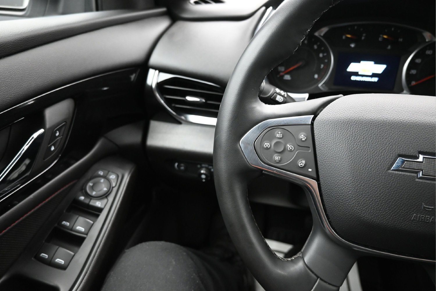 Used 2023 Chevrolet Traverse RS AWD/4WD image 16