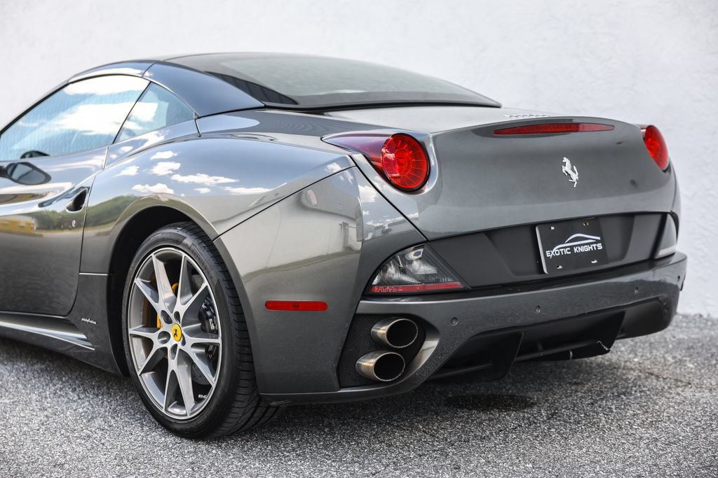 Used 2010 Ferrari California RWD image 21