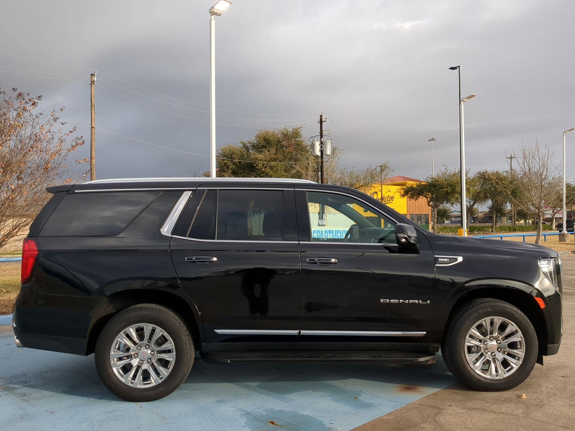 Used 2024 GMC Yukon Denali image 2