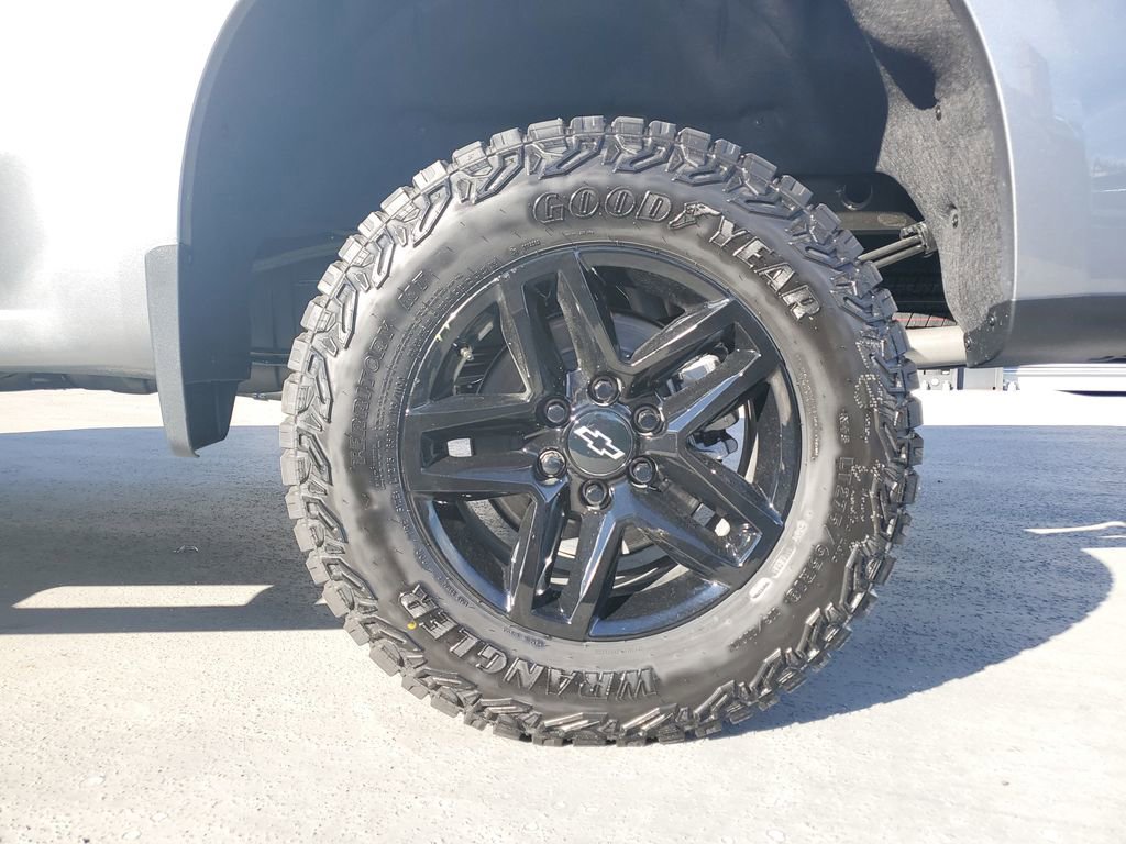 New 2026 Chevrolet Silverado 1500 Custom Trail Boss w/ LPO, Dark Essentials Package image 5