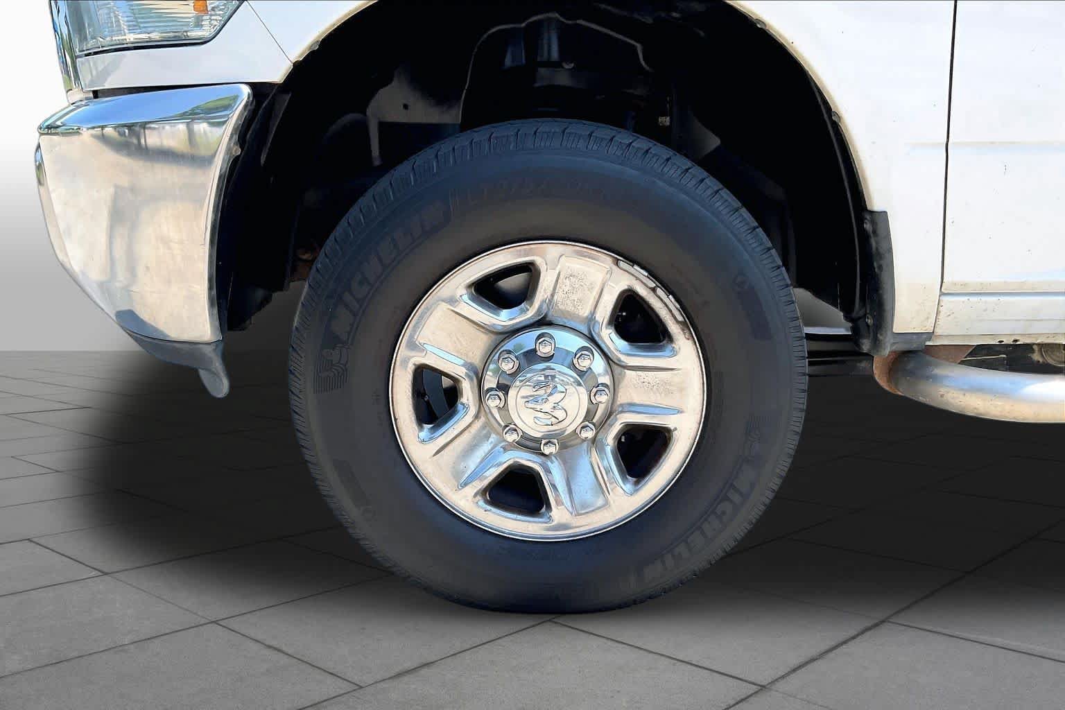Used 2014 RAM 2500 Tradesman w/ Chrome Appearance Group AWD/4WD image 10