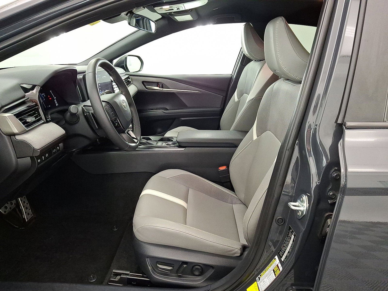 Certified 2025 Toyota Camry SE image 11