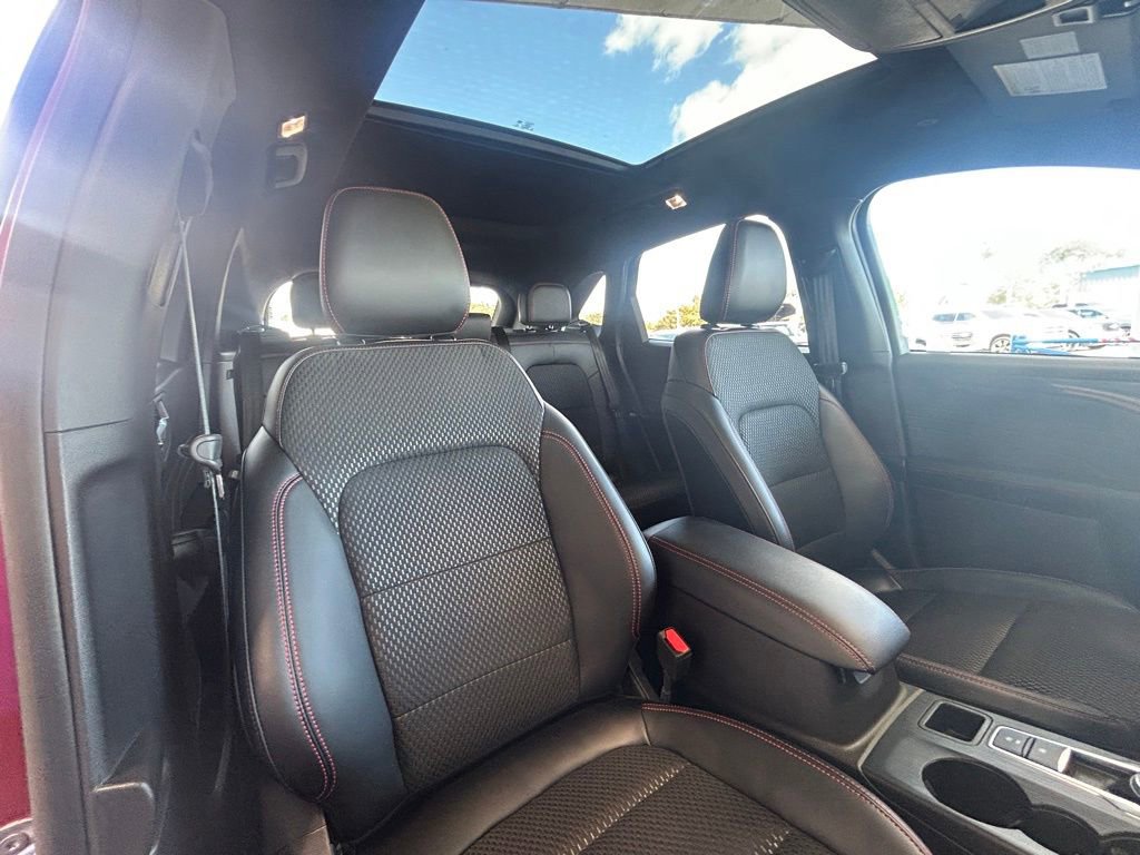 Used 2025 Ford Escape ST-Line w/ Equipment Group 301A image 30