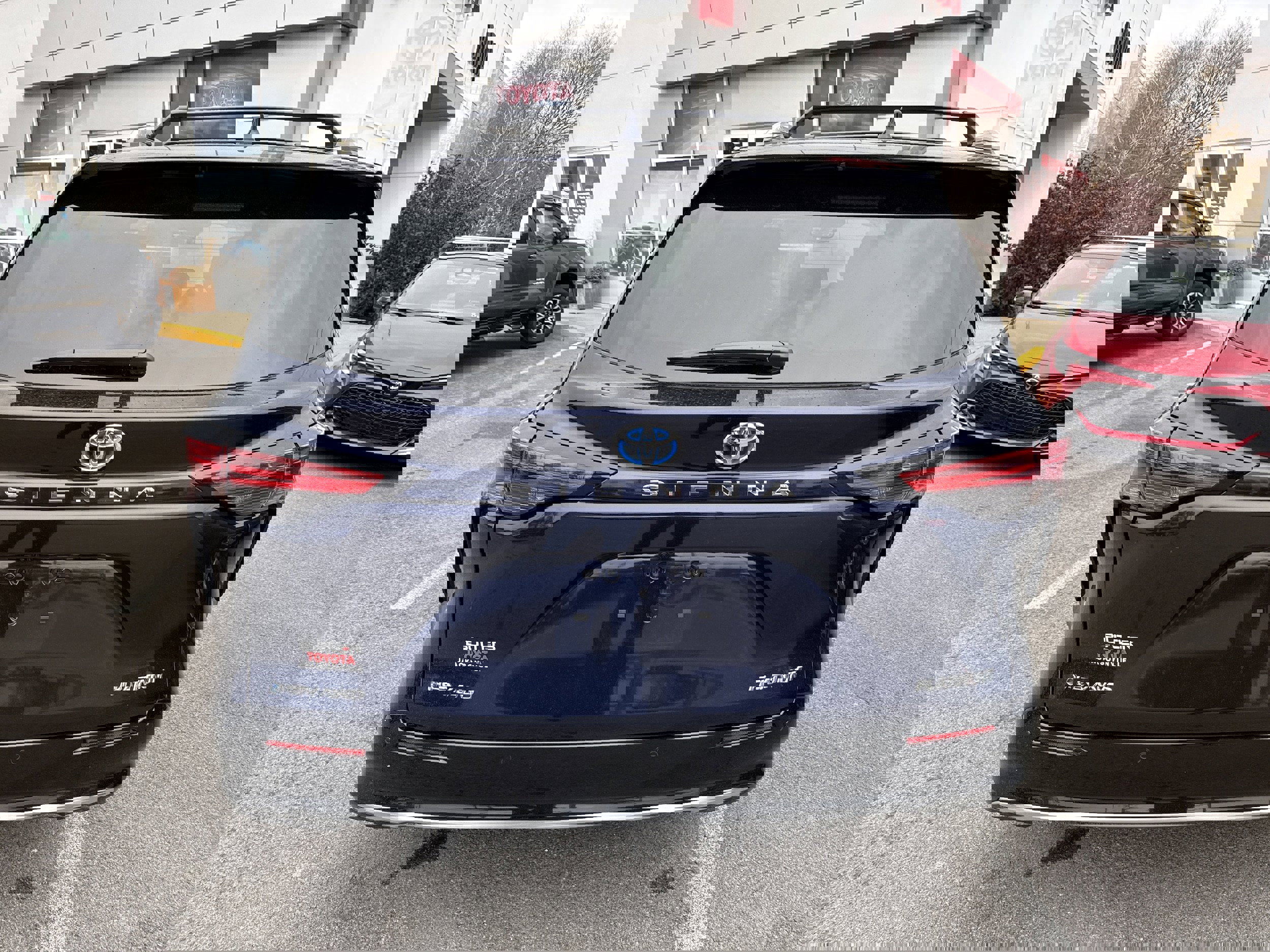 Used 2025 Toyota Sienna Platinum image 20