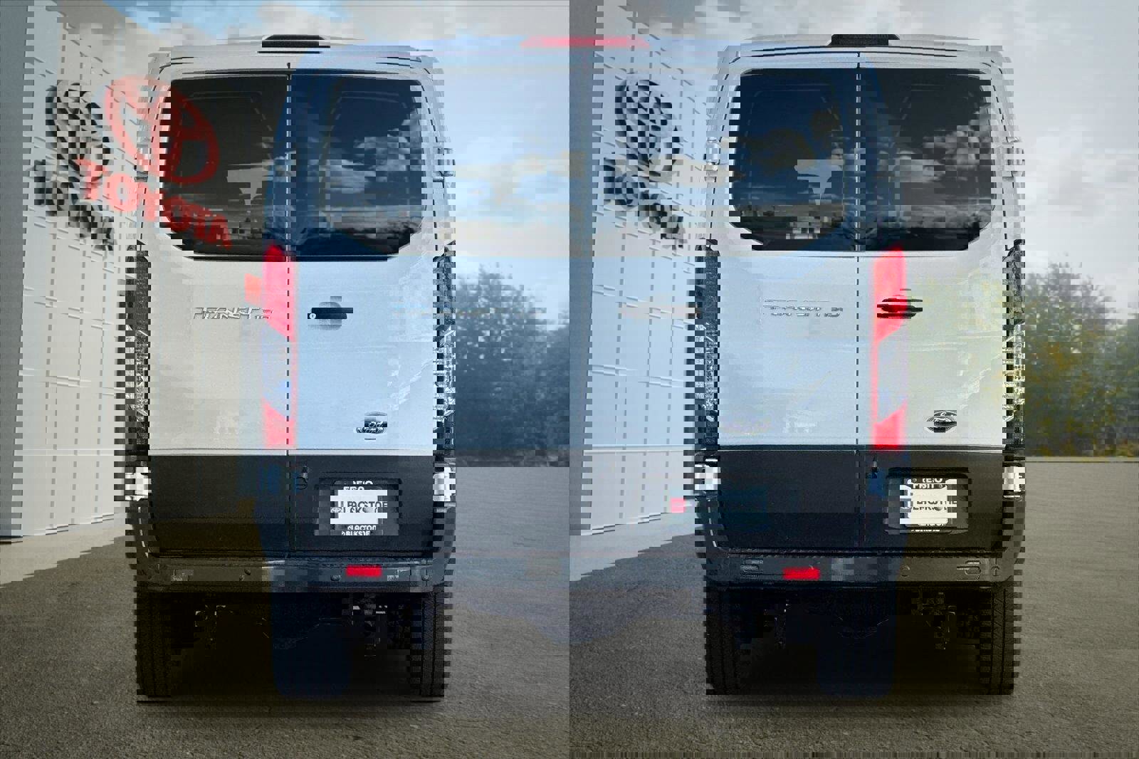 Used 2019 Ford Transit 150 XL image 4