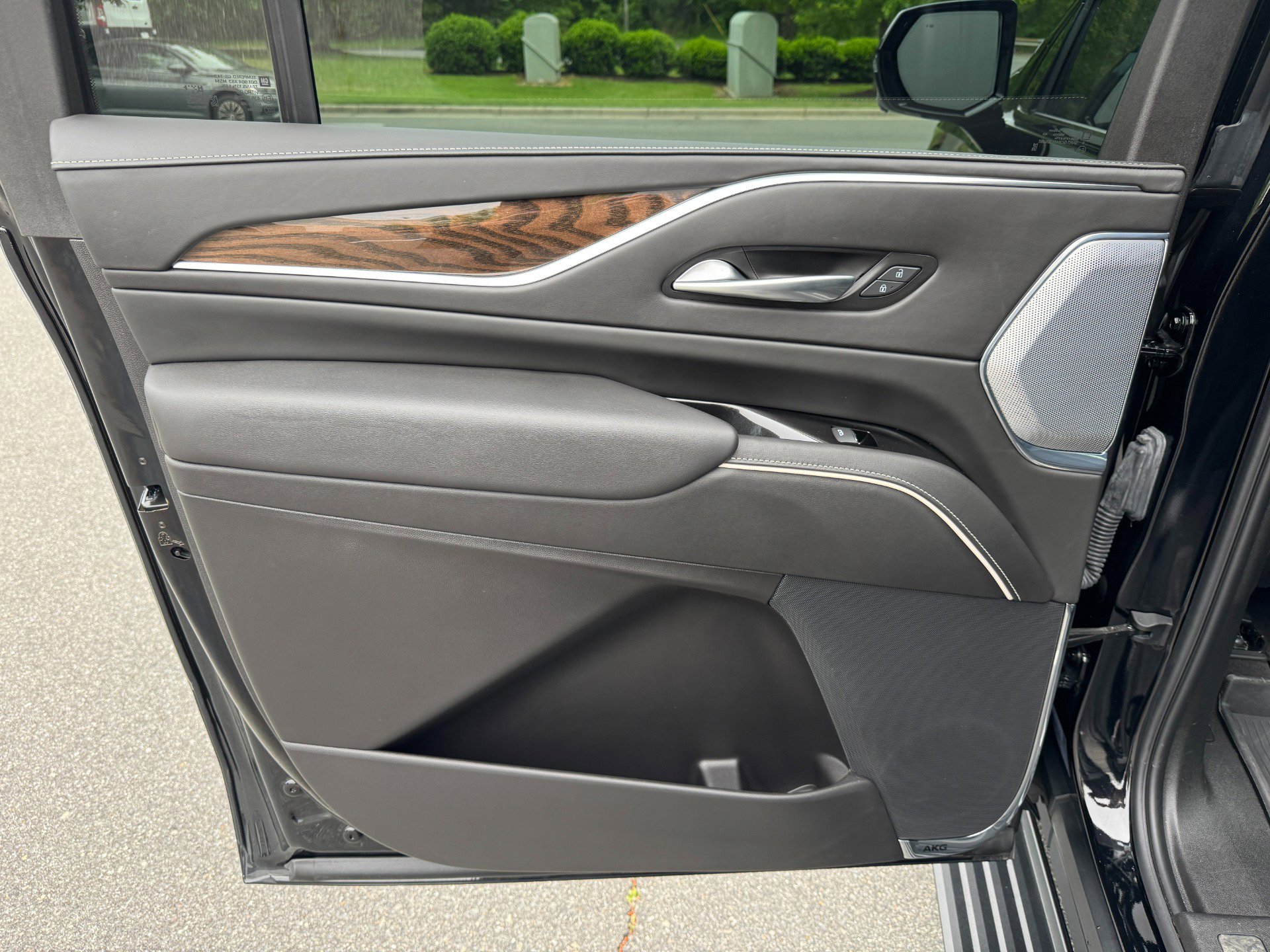 Used 2024 Cadillac Escalade ESV Sport Platinum w/ LPO, ONYX Package image 44