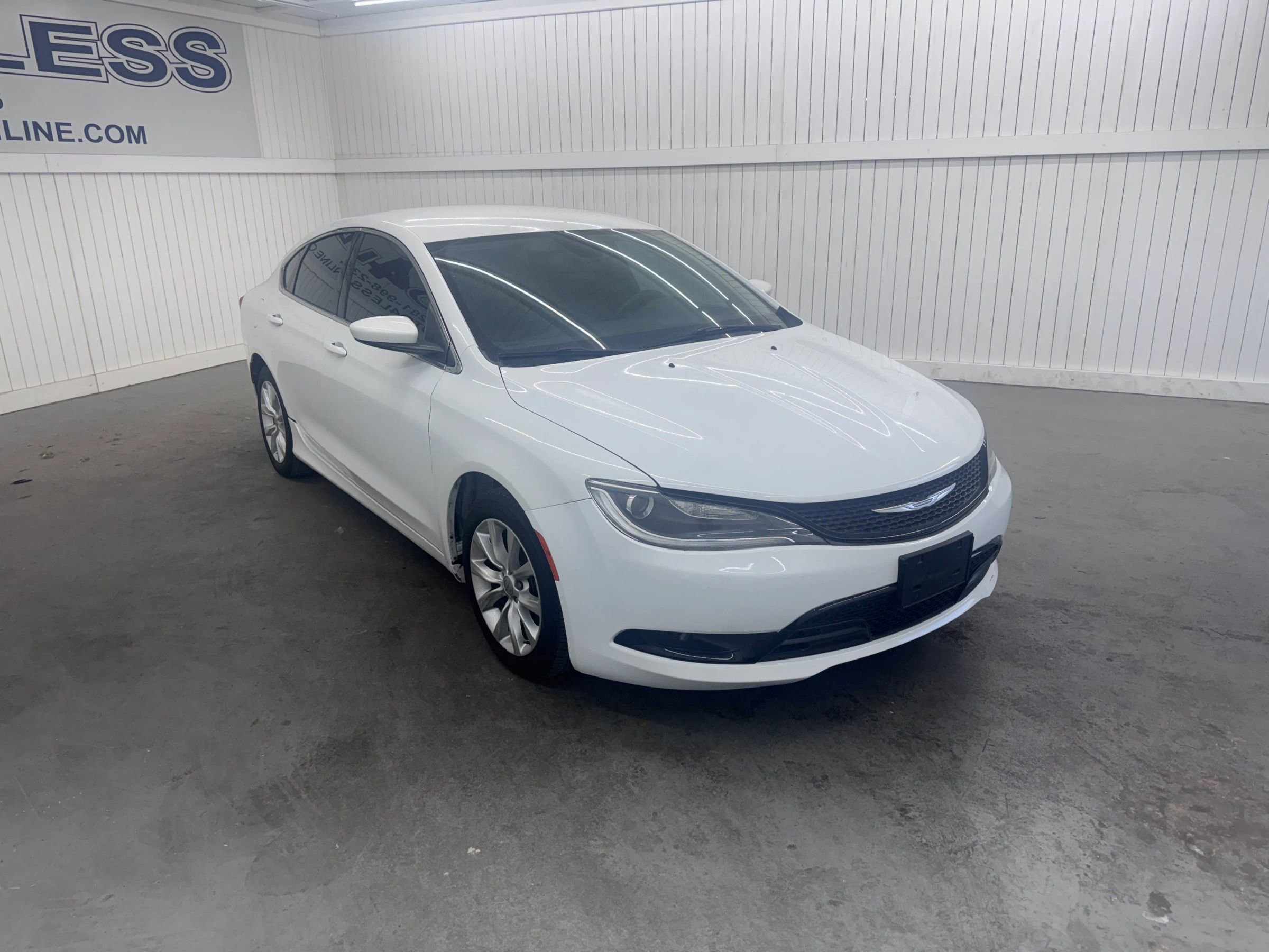 Used 2015 Chrysler 200 Limited w/ Convenience Group image 3
