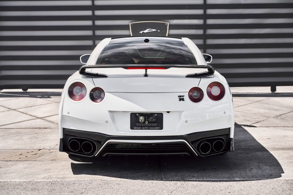 Used 2021 Nissan GT-R Premium image 23