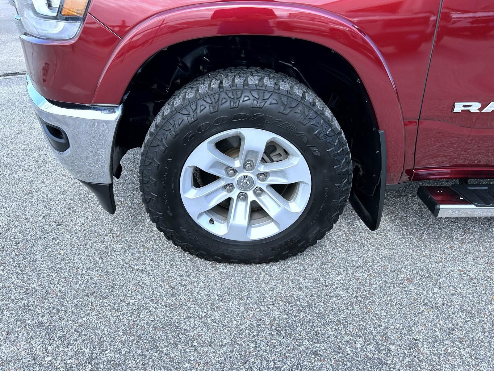 Used 2020 RAM 1500 Laramie AWD/4WD image 23