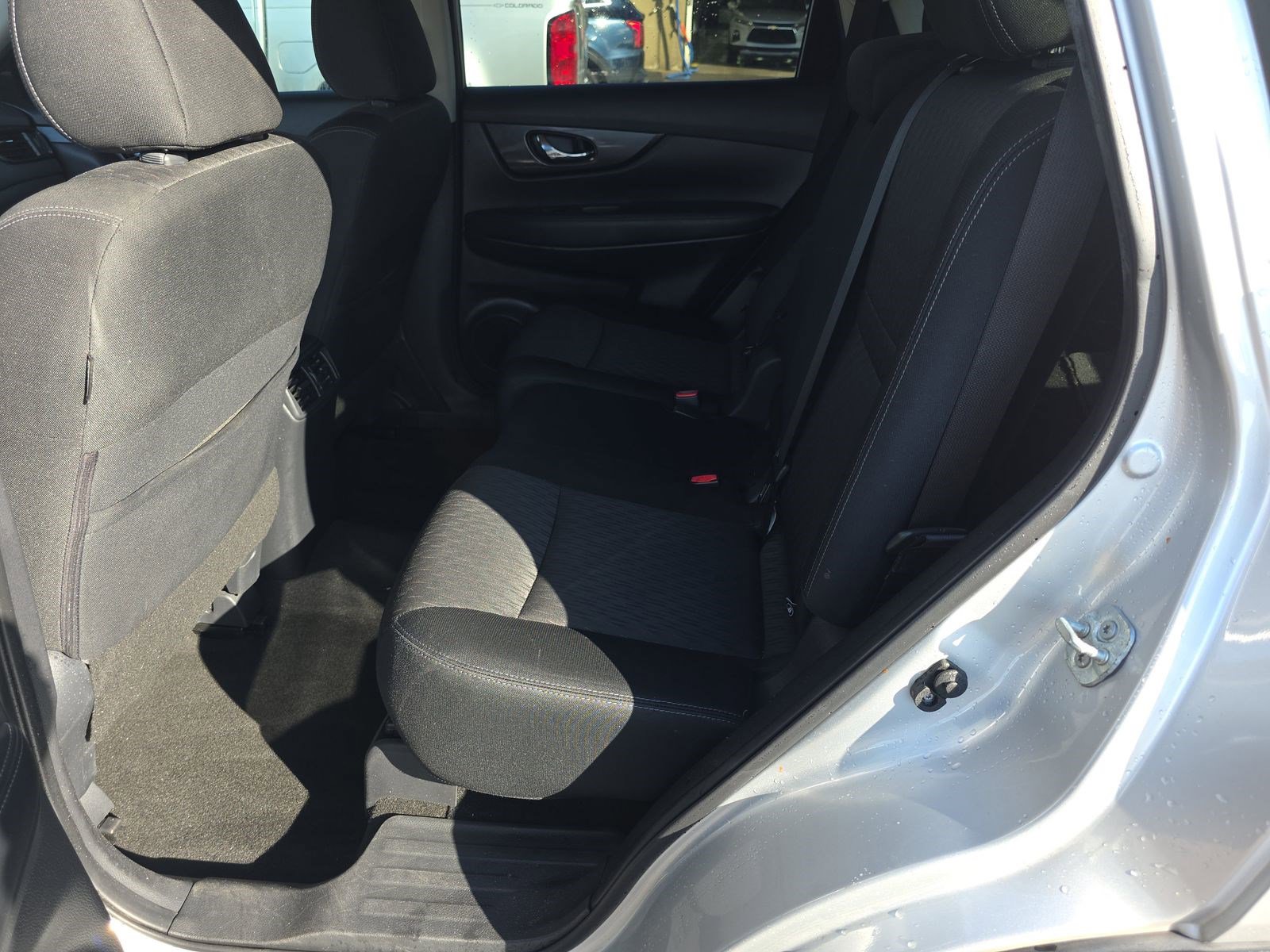 Used 2018 Nissan Rogue SV image 14