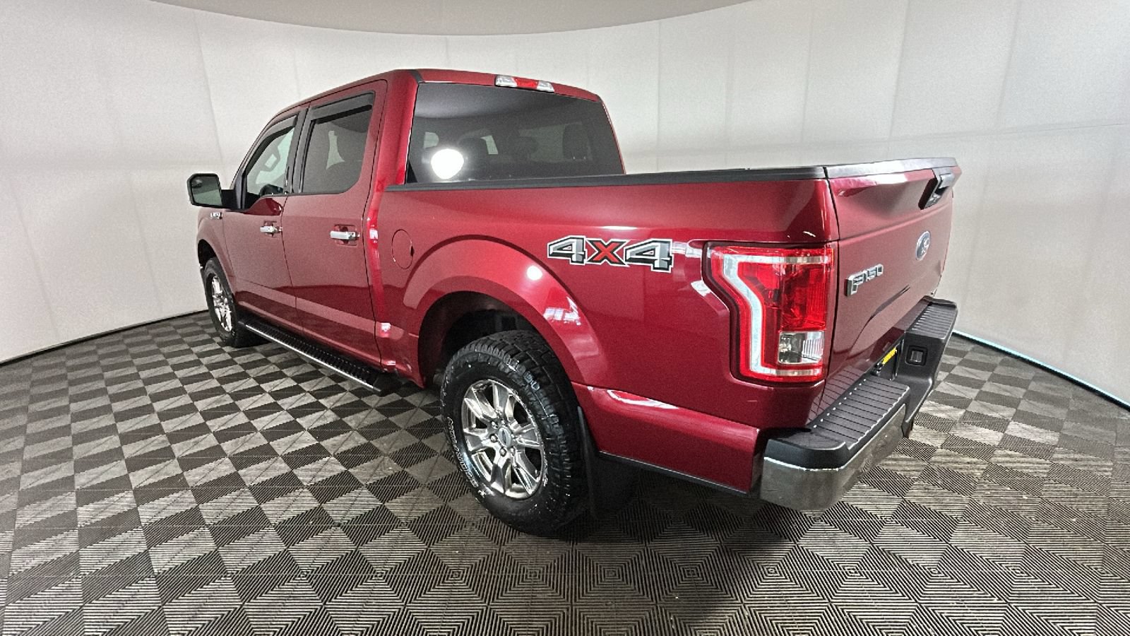 Used 2015 Ford F150 XLT w/ Equipment Group 301A Mid AWD/4WD image 5