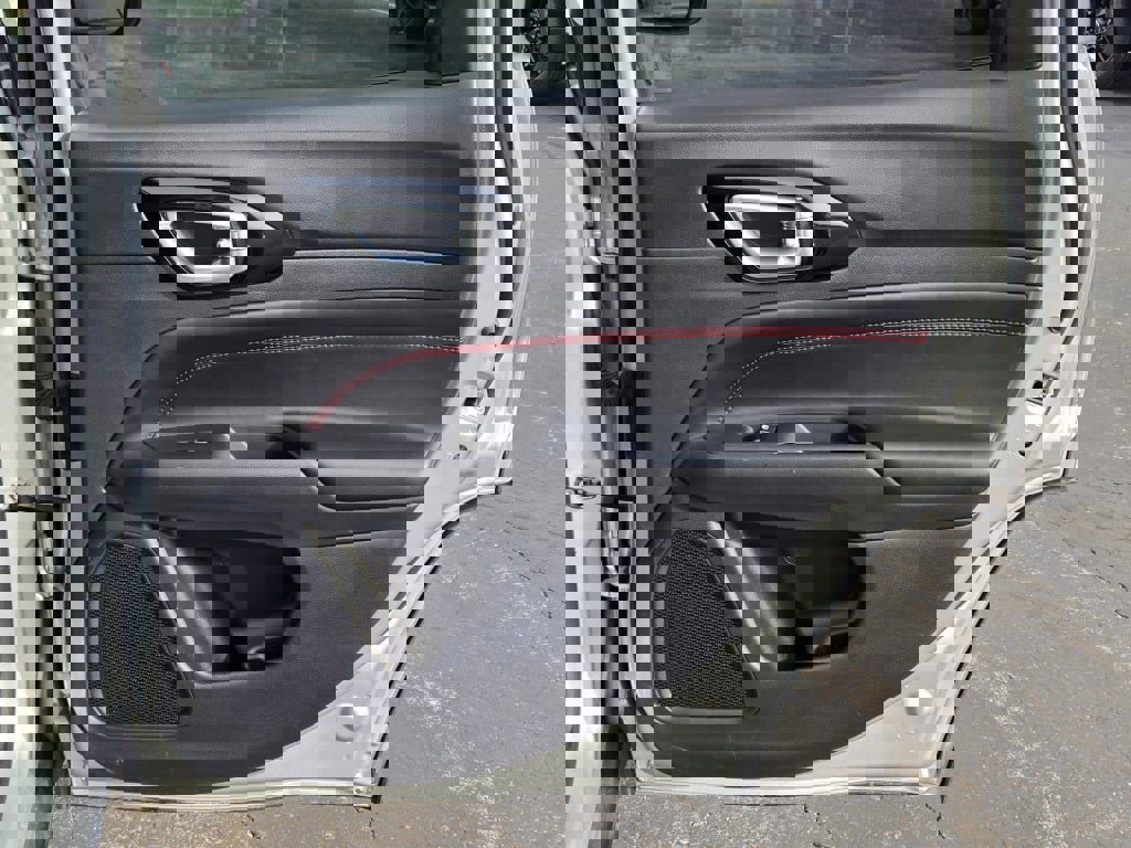 Used 2025 Jeep Compass Trailhawk image 10