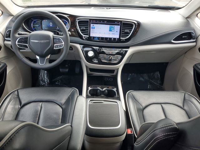 Certified 2023 Chrysler Pacifica Limited image 18