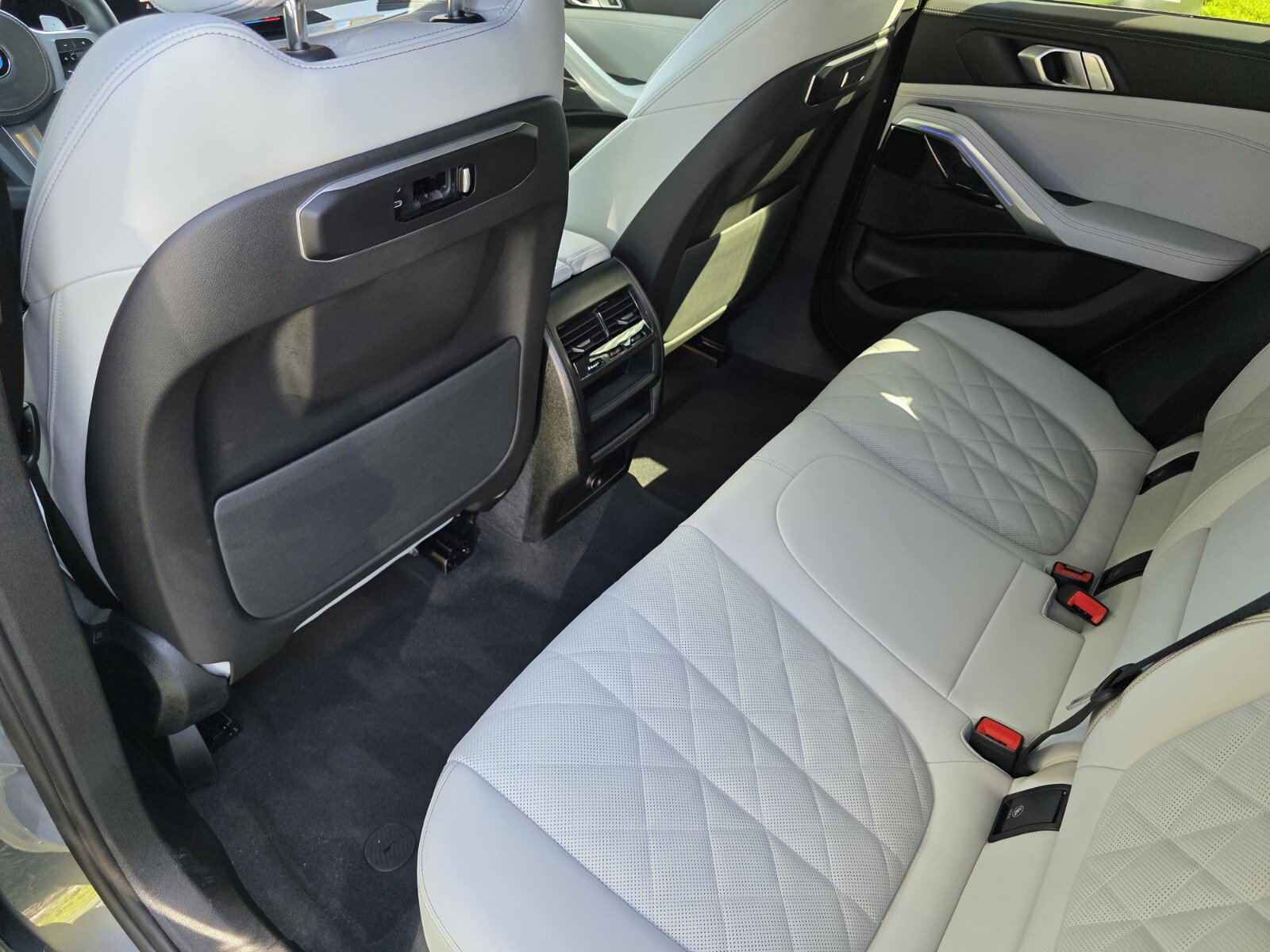 Used 2025 BMW X6 xDrive40i AWD/4WD image 15