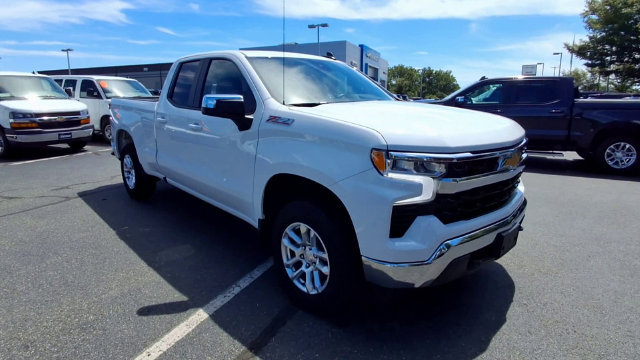 Used 2023 Chevrolet Silverado 1500 LT w/ Z71 Off-Road Package AWD/4WD image 2