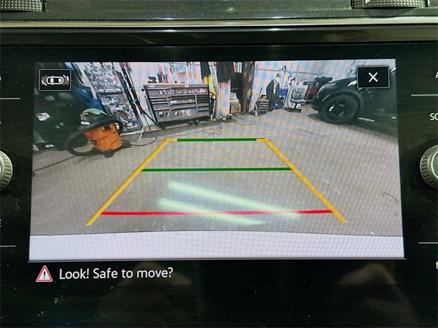 Used 2021 Volkswagen Tiguan SE w/ Panoramic Sunroof Package image 21