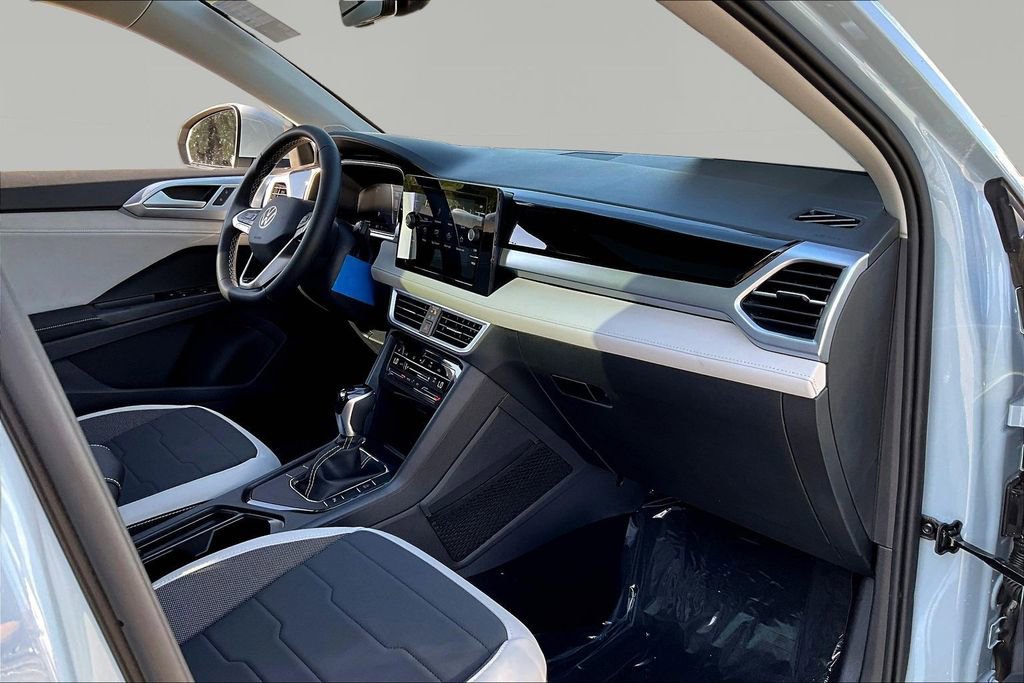 New 2026 Volkswagen Taos SE image 24