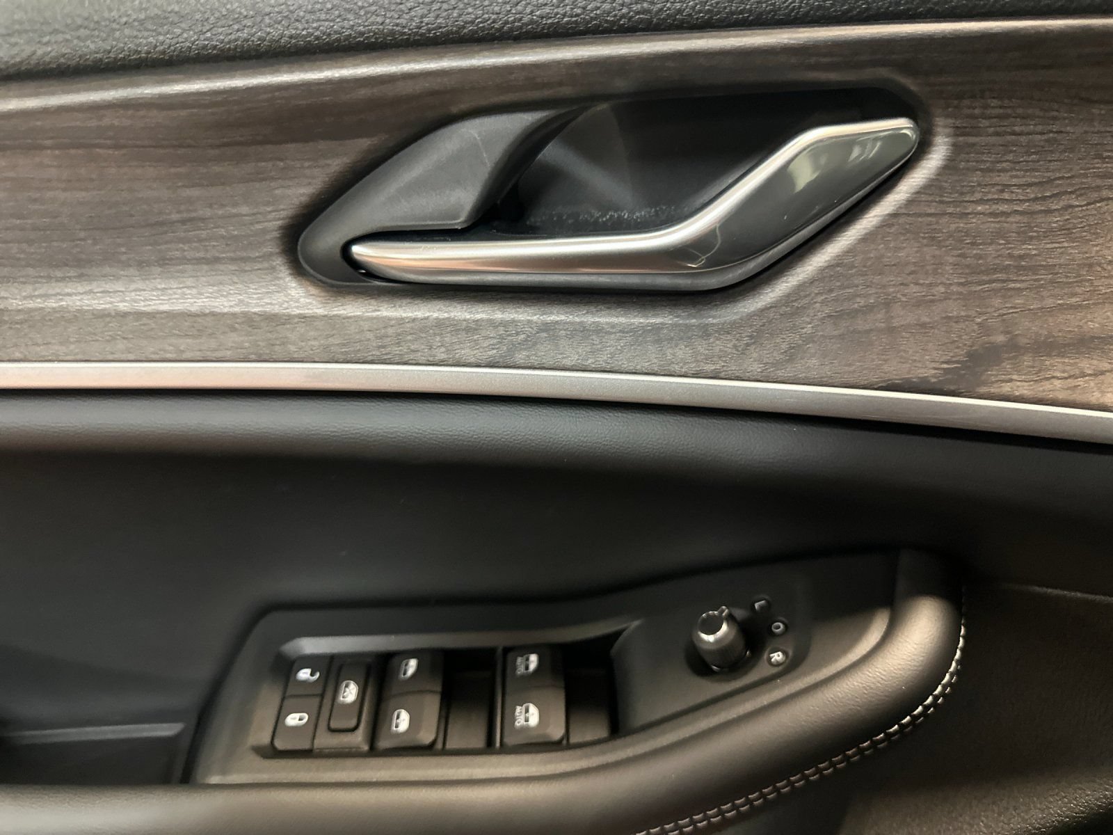 New 2026 Jeep Grand Cherokee Altitude AWD/4WD image 10