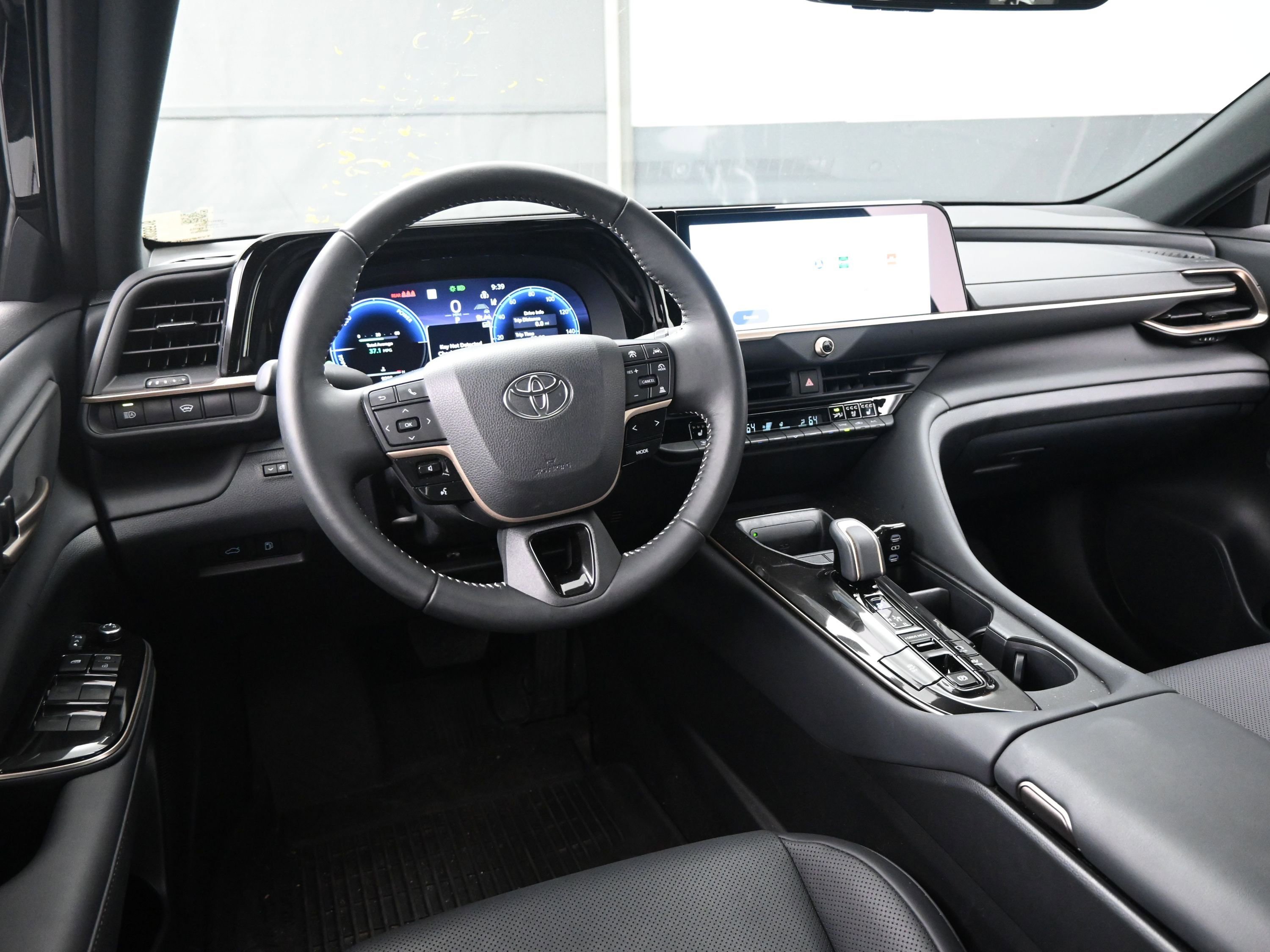 Certified 2025 Toyota Crown XLE image 19