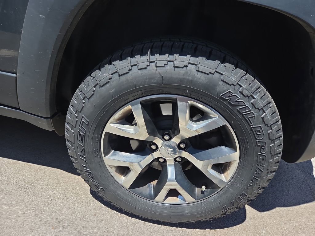 Used 2016 Jeep Cherokee Trailhawk w/ Comfort/Convenience Group AWD/4WD image 7