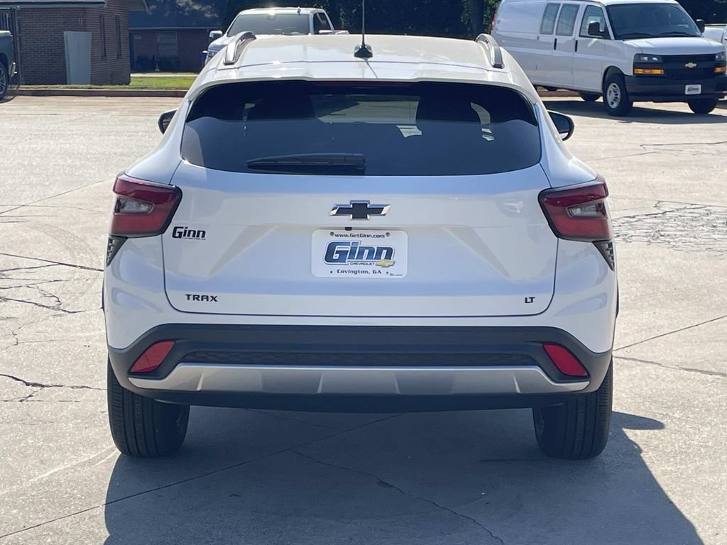 New 2026 Chevrolet Trax LT w/ Sunroof Package FWD image 3