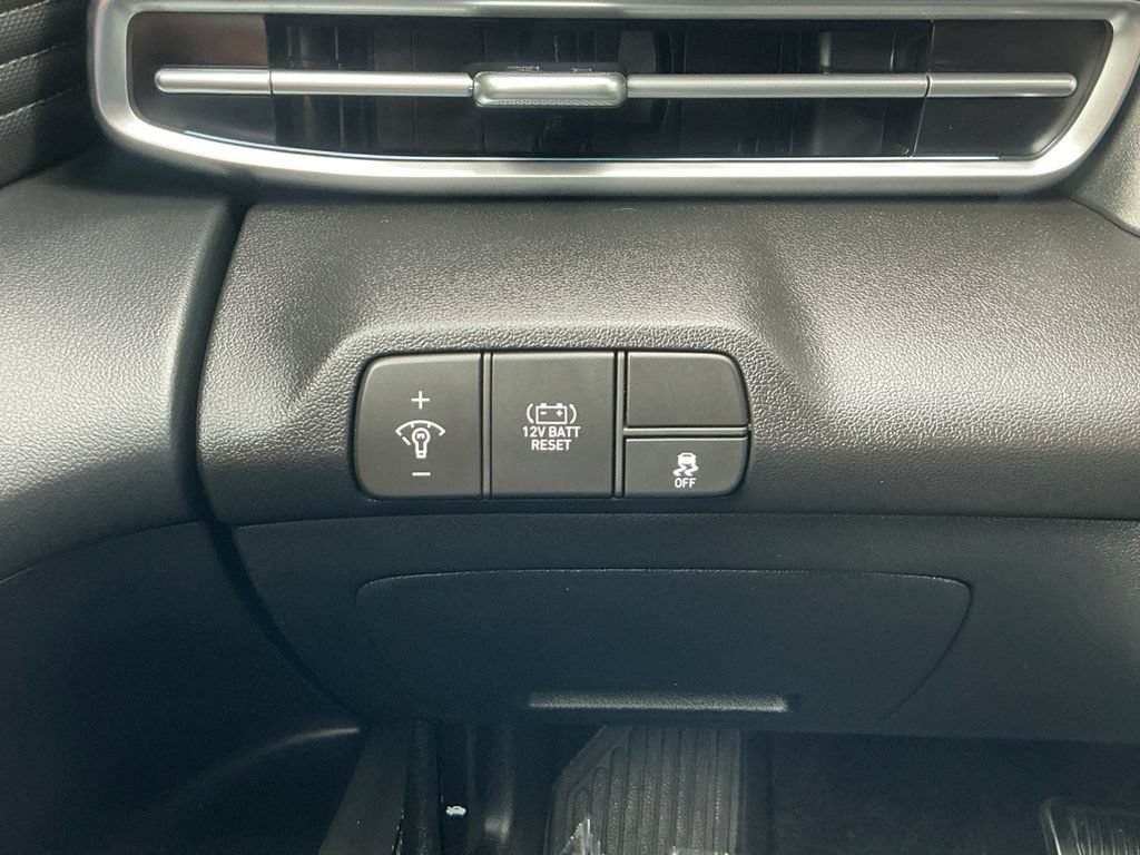 Used 2025 Hyundai Elantra Limited FWD image 20