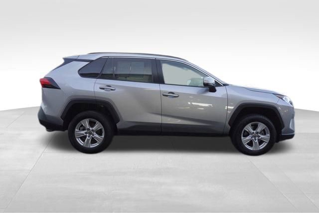 Used 2021 Toyota RAV4 XLE image 2