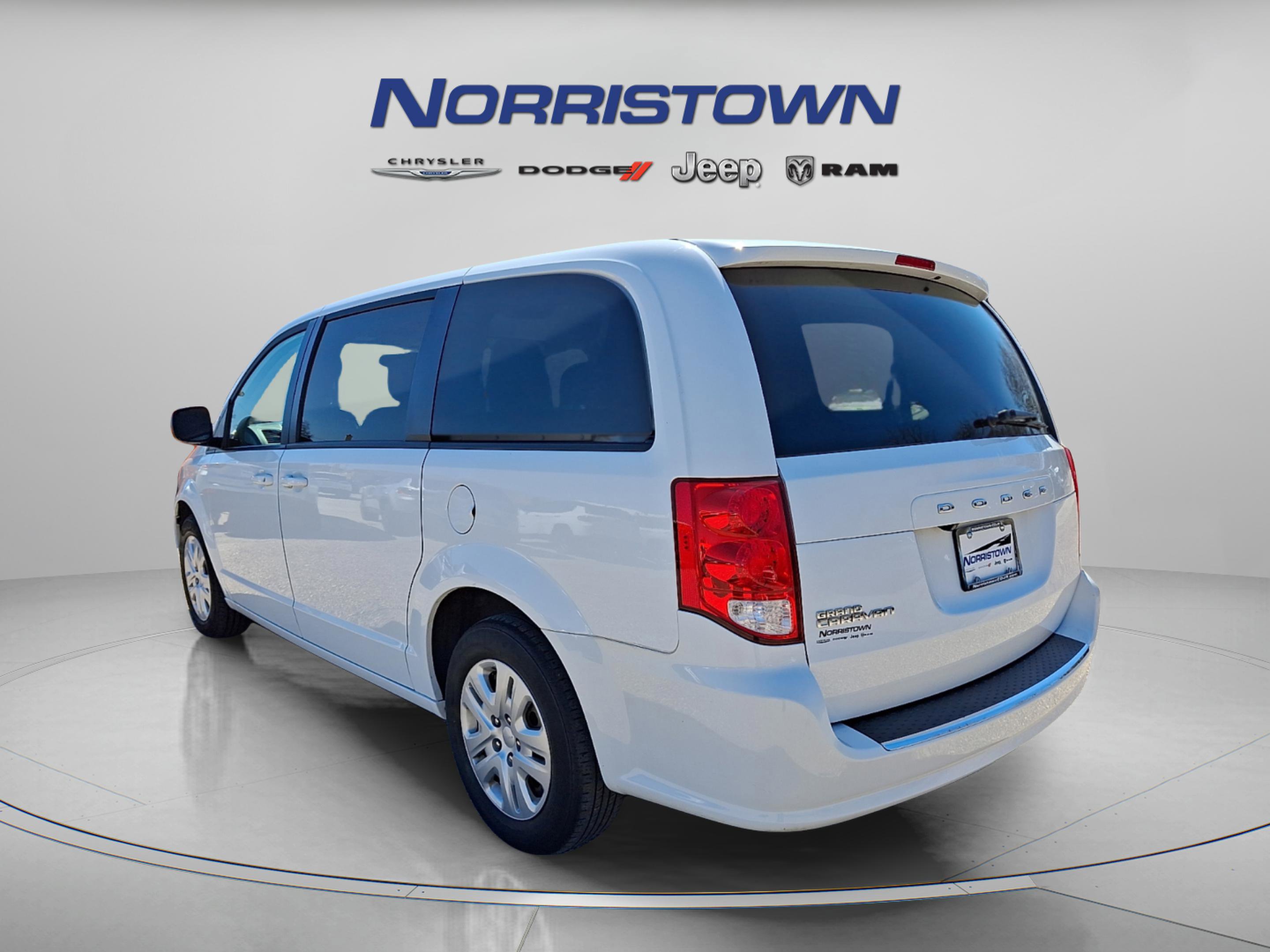 Certified 2018 Dodge Grand Caravan SE w/ UConnect Hands-Free Group image 4
