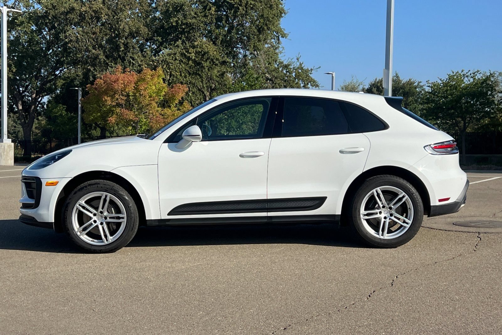Used 2024 Porsche Macan AWD/4WD image 7