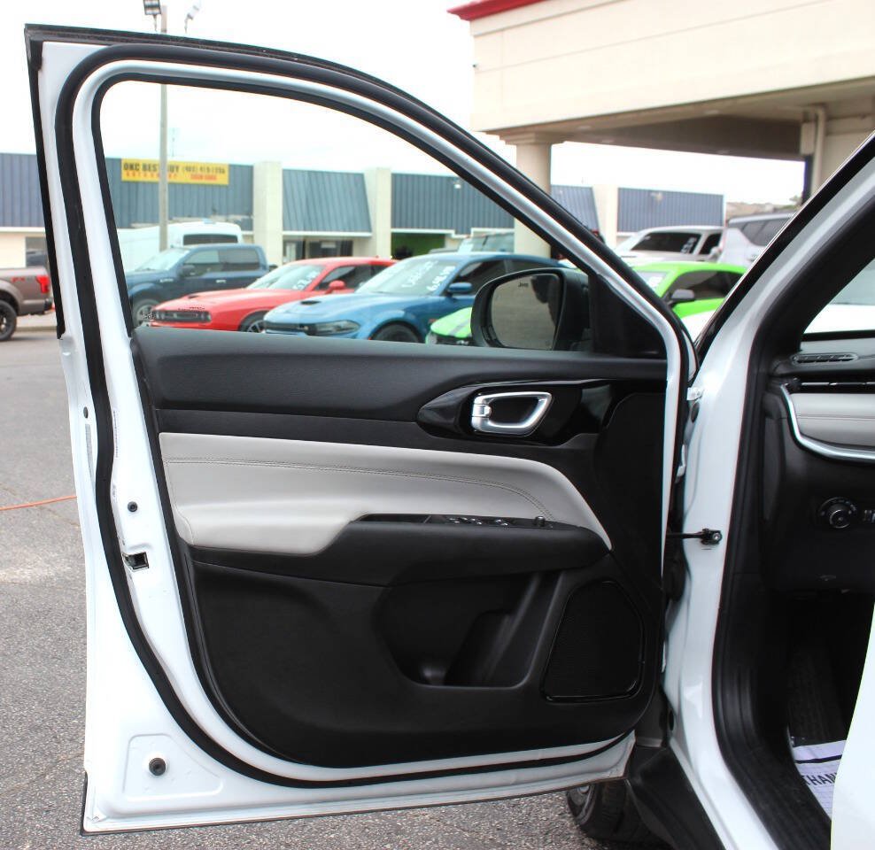 Used 2025 Jeep Compass Limited AWD/4WD image 18