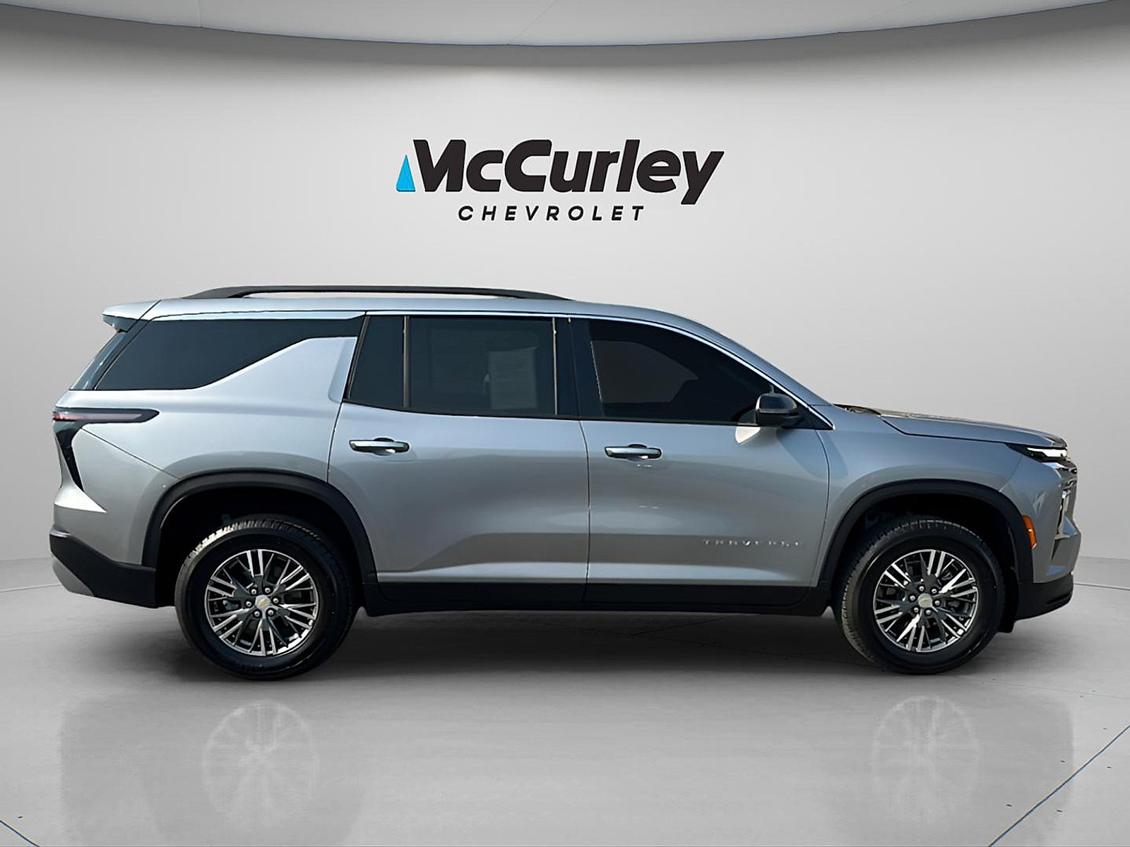 Used 2025 Chevrolet Traverse LT AWD/4WD image 8