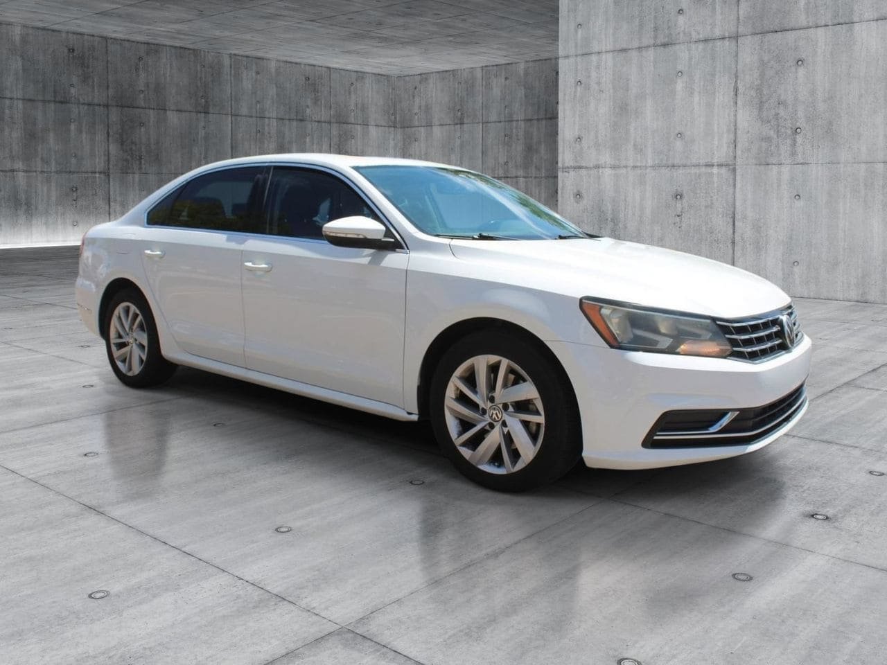 Used 2018 Volkswagen Passat 2.0T SE FWD image 9