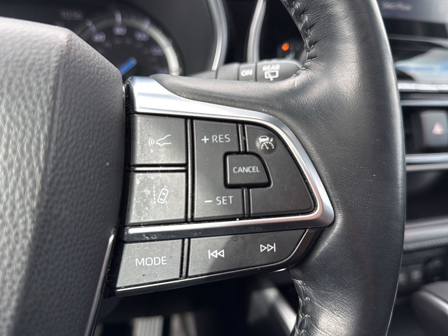 Used 2021 Toyota Highlander XLE image 12