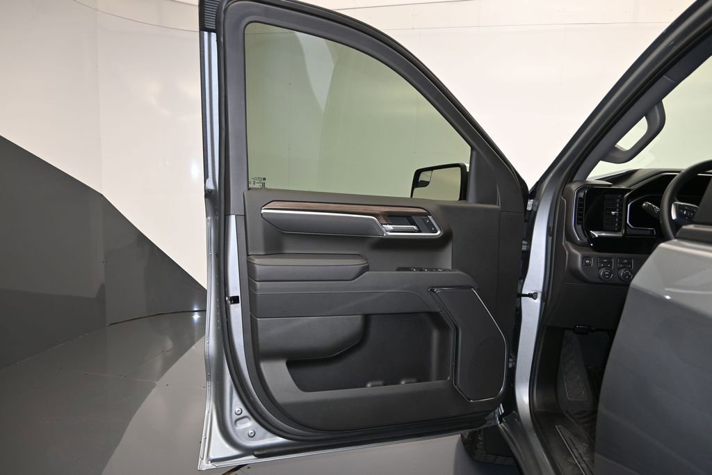 Certified 2026 Chevrolet Silverado 1500 LT w/ Convenience Package II AWD/4WD image 10