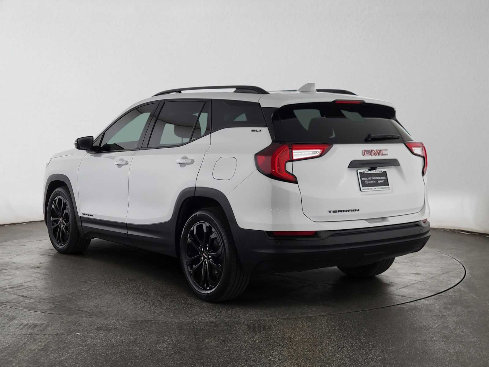 Used 2022 GMC Terrain SLT w/ Infotainment Package II FWD image 5