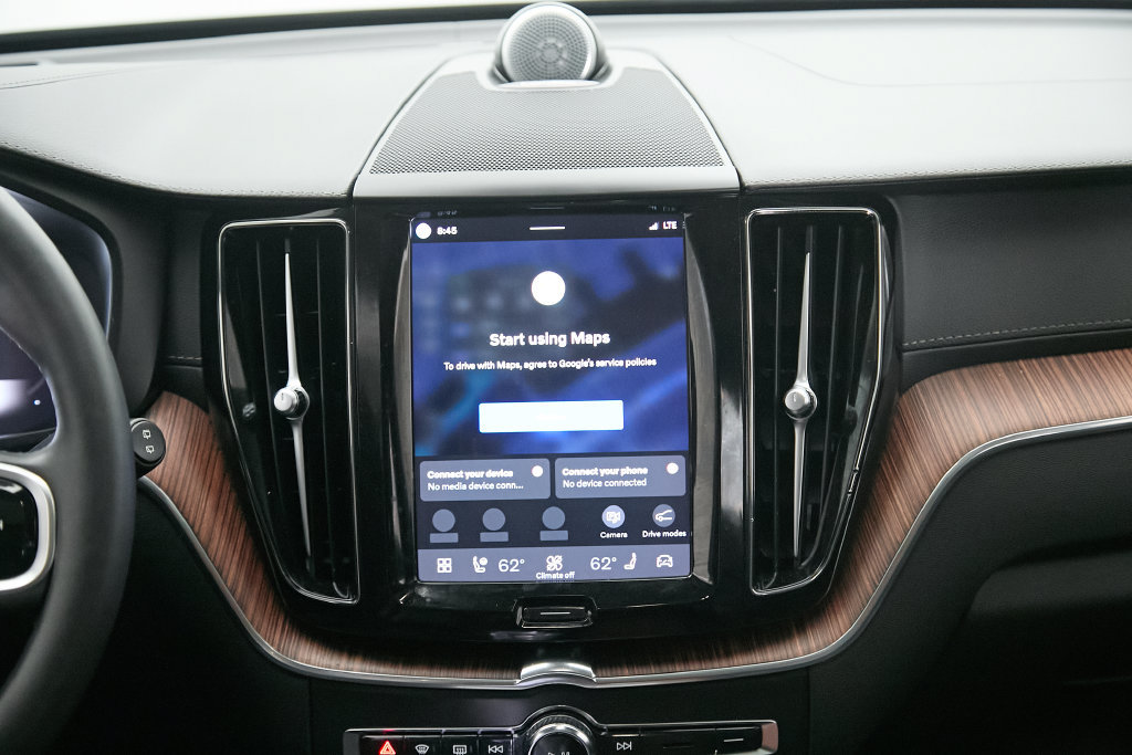Certified 2023 Volvo XC60 T8 Ultimate w/ Climate Package AWD/4WD image 27