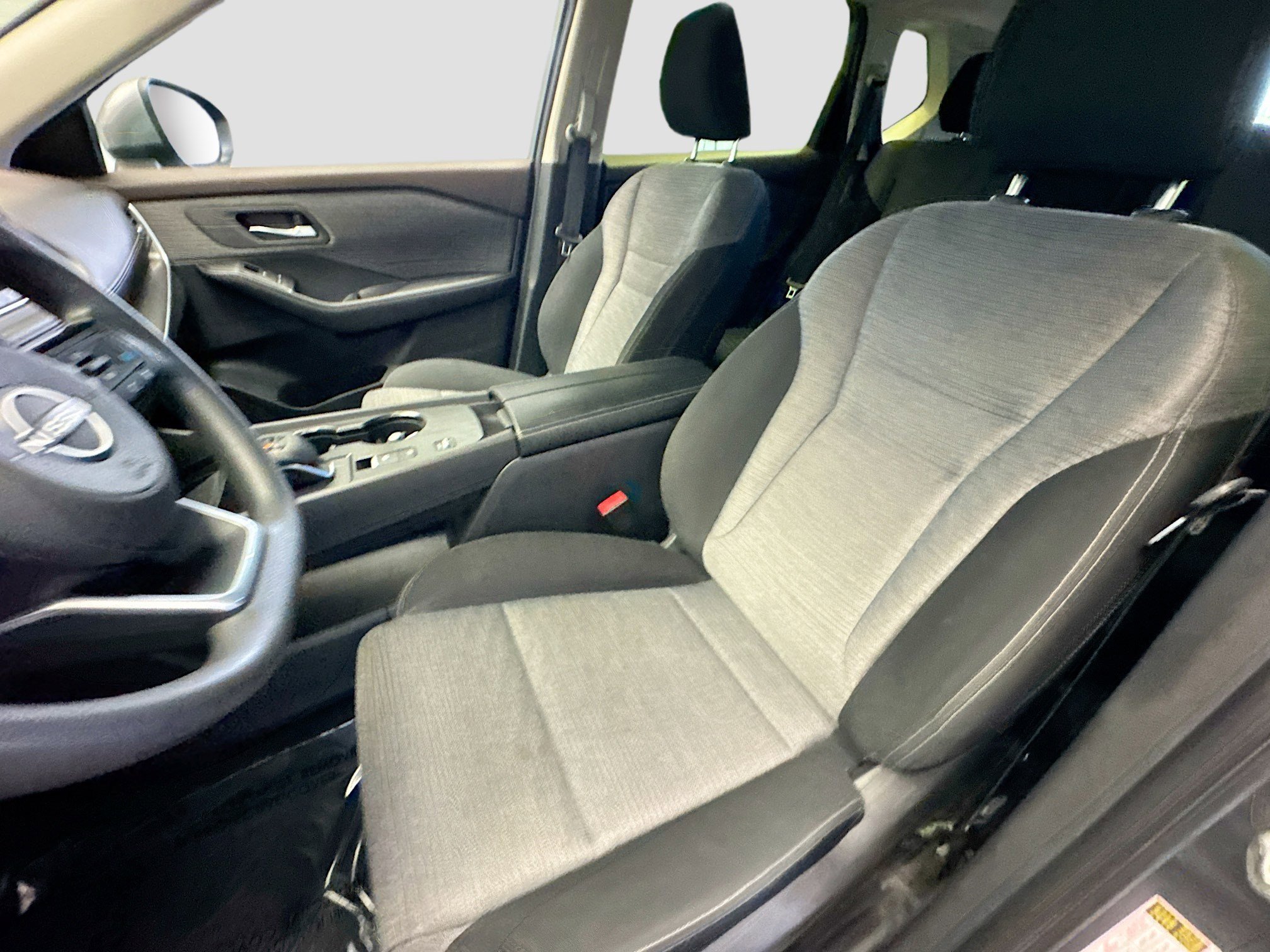 Used 2023 Nissan Rogue SV image 11