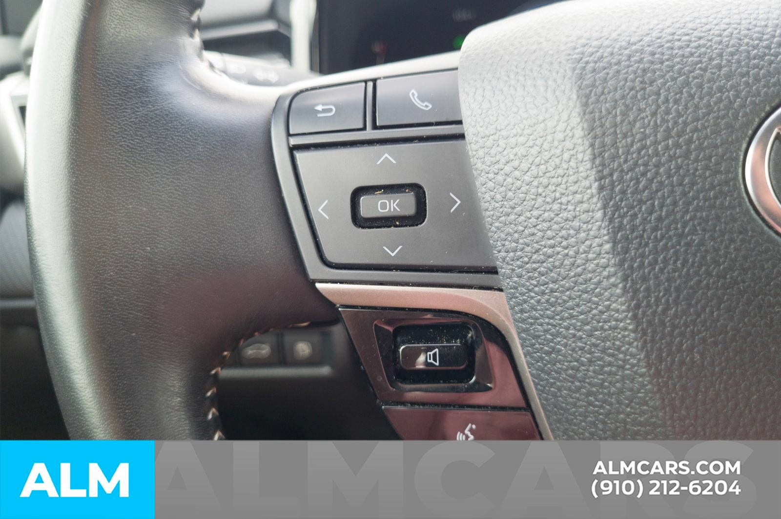 Used 2025 Toyota Camry SE FWD image 28