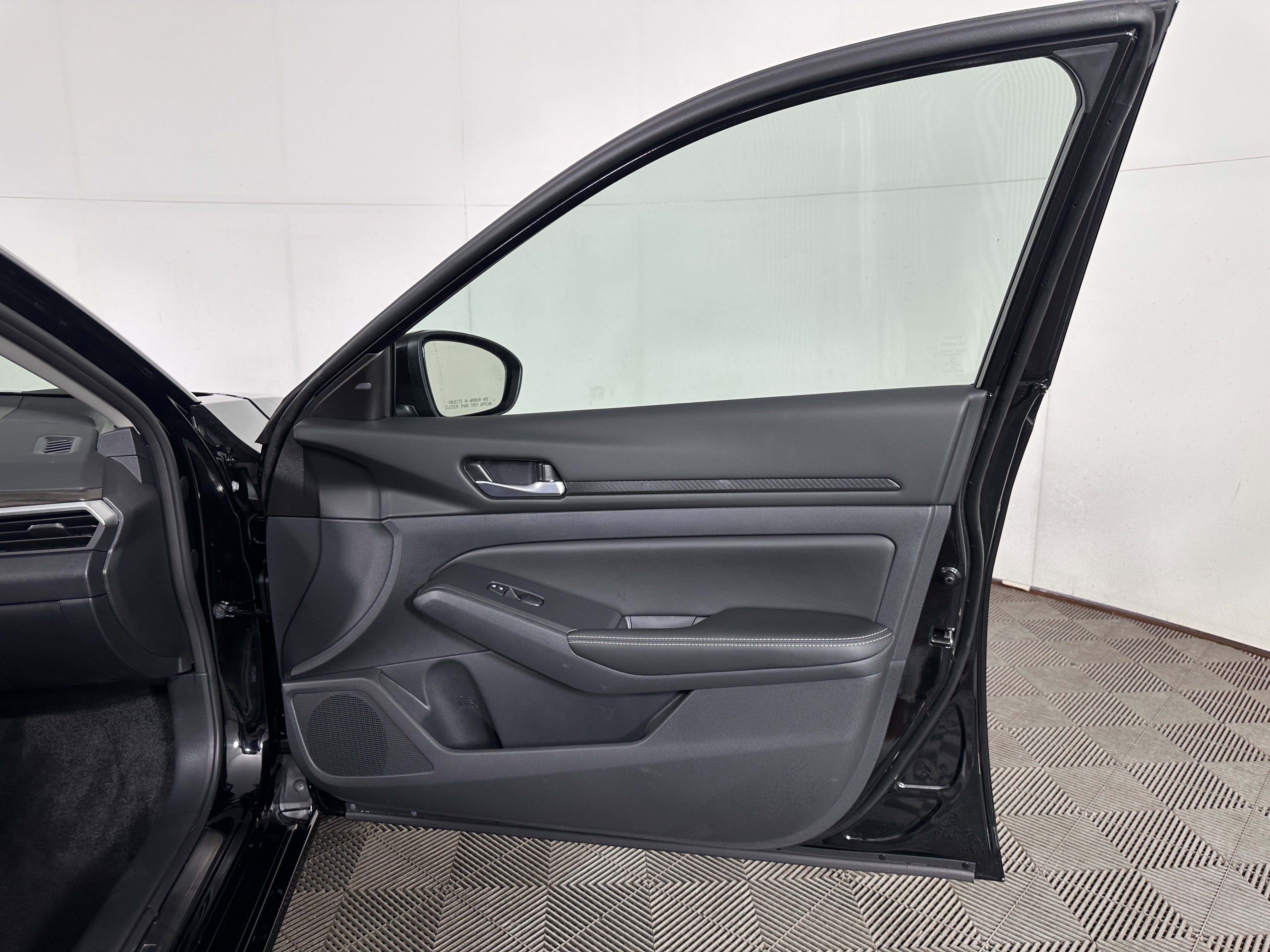 New 2025 Nissan Altima 2.5 SV w/ SV Special Edition Package image 40