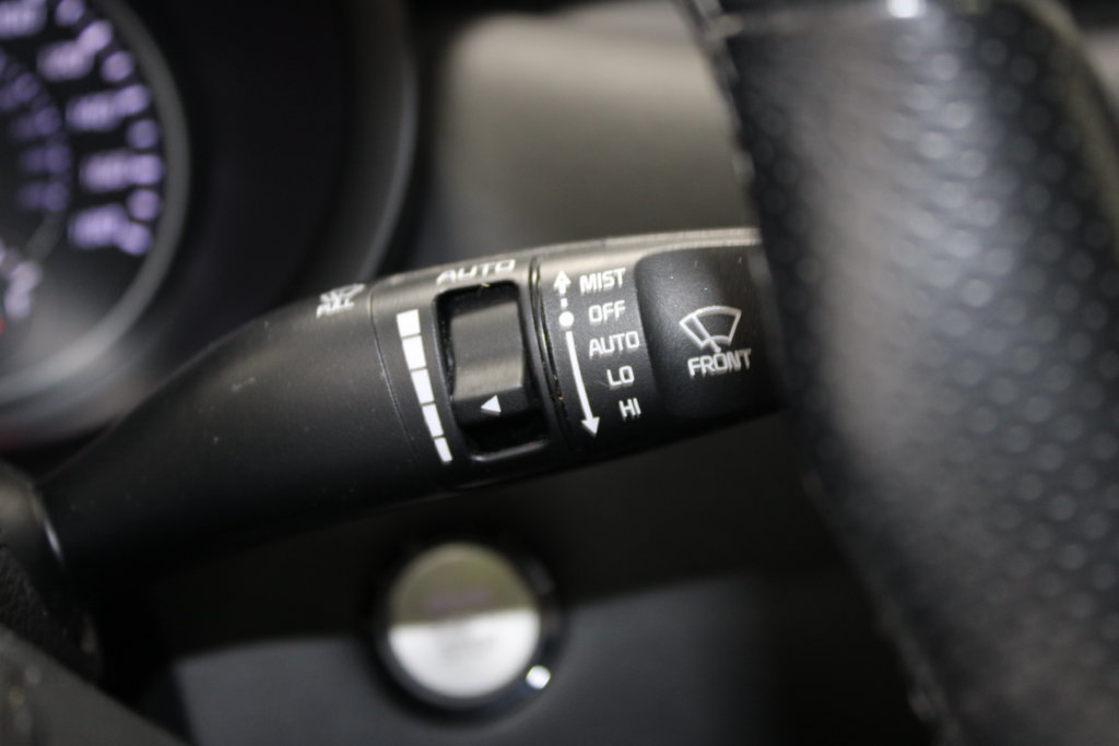 Used 2020 Kia Stinger GT1 RWD image 32