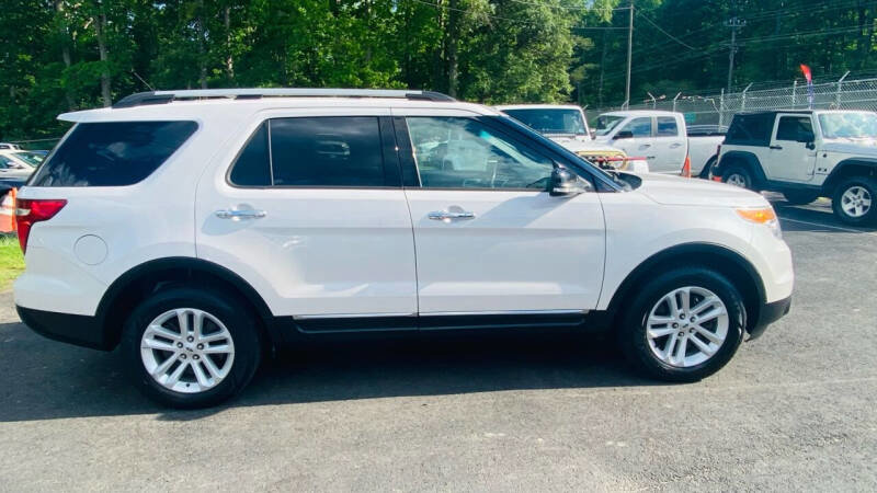 Used 2015 Ford Explorer XLT w/ Equipment Group 202B image 4