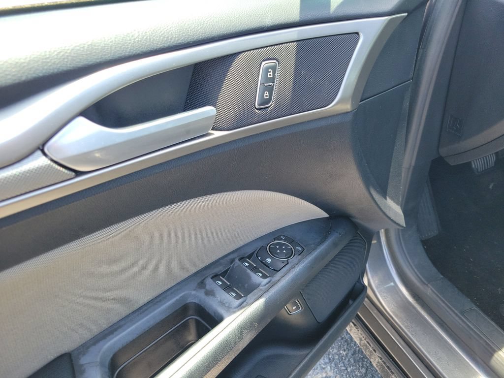 Used 2018 Ford Fusion S FWD image 17