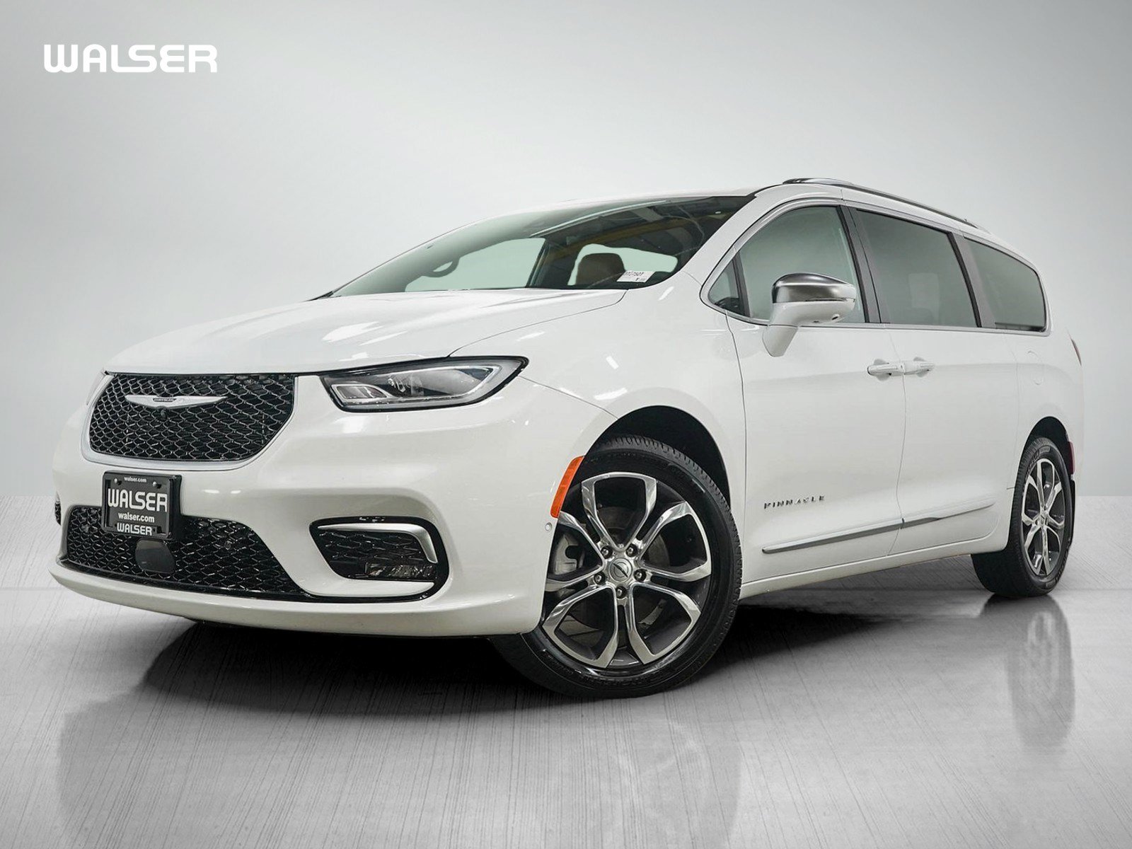 Used 2022 Chrysler Pacifica Pinnacle AWD/4WD image 1