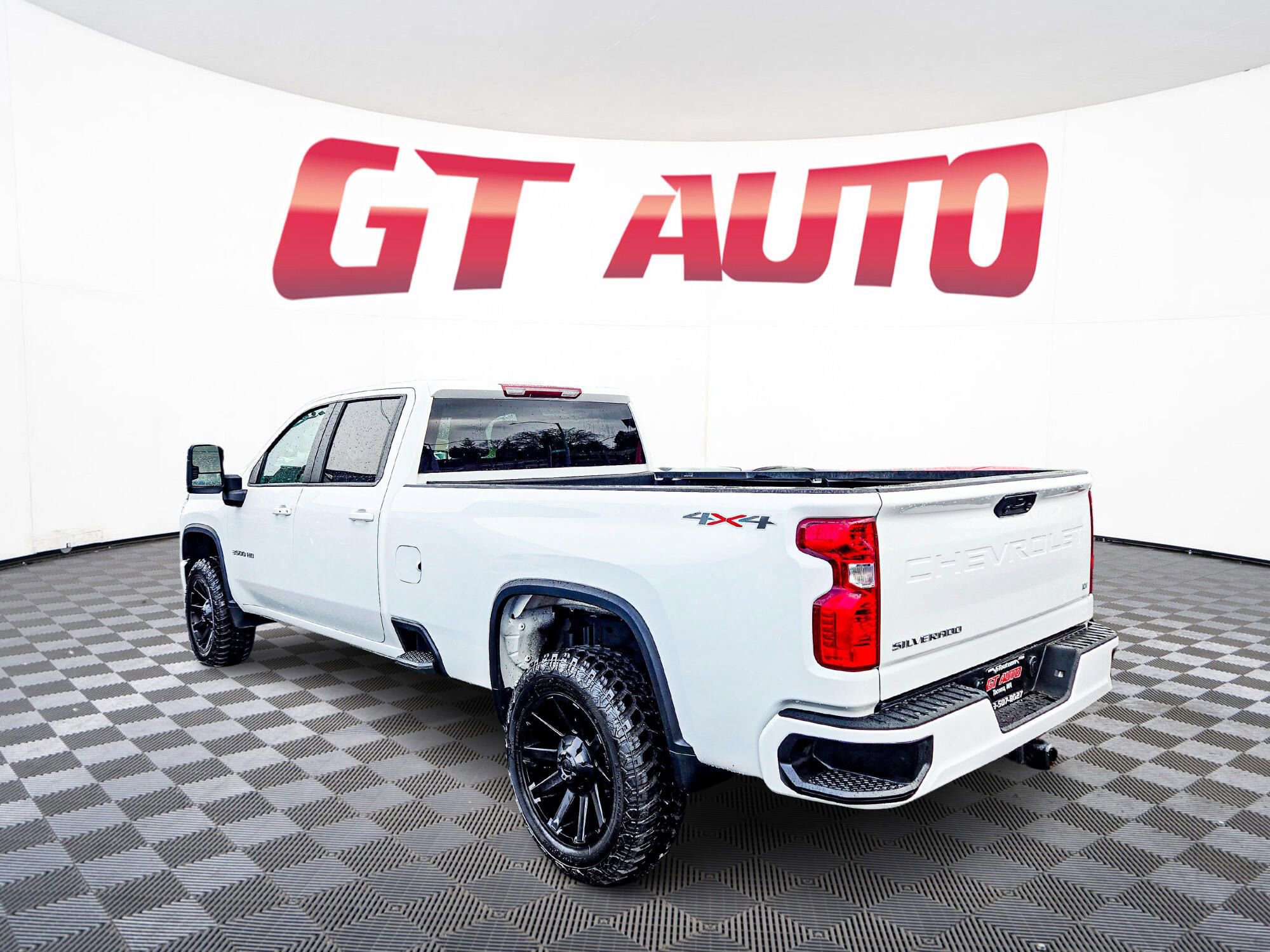 Used 2024 Chevrolet Silverado 3500 LT image 5