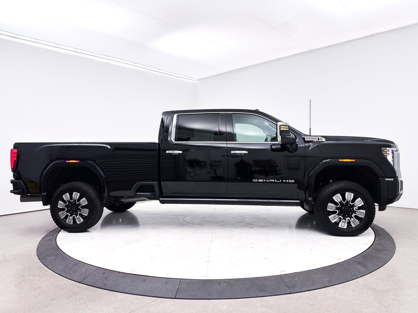 Used 2024 GMC Sierra 2500 Denali w/ Denali Reserve Package AWD/4WD image 40