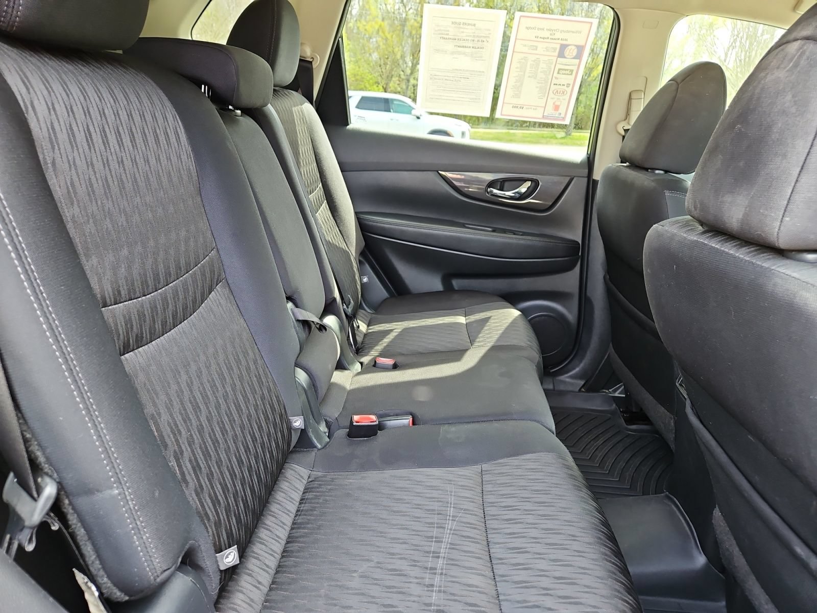 Used 2018 Nissan Rogue SV AWD/4WD image 17