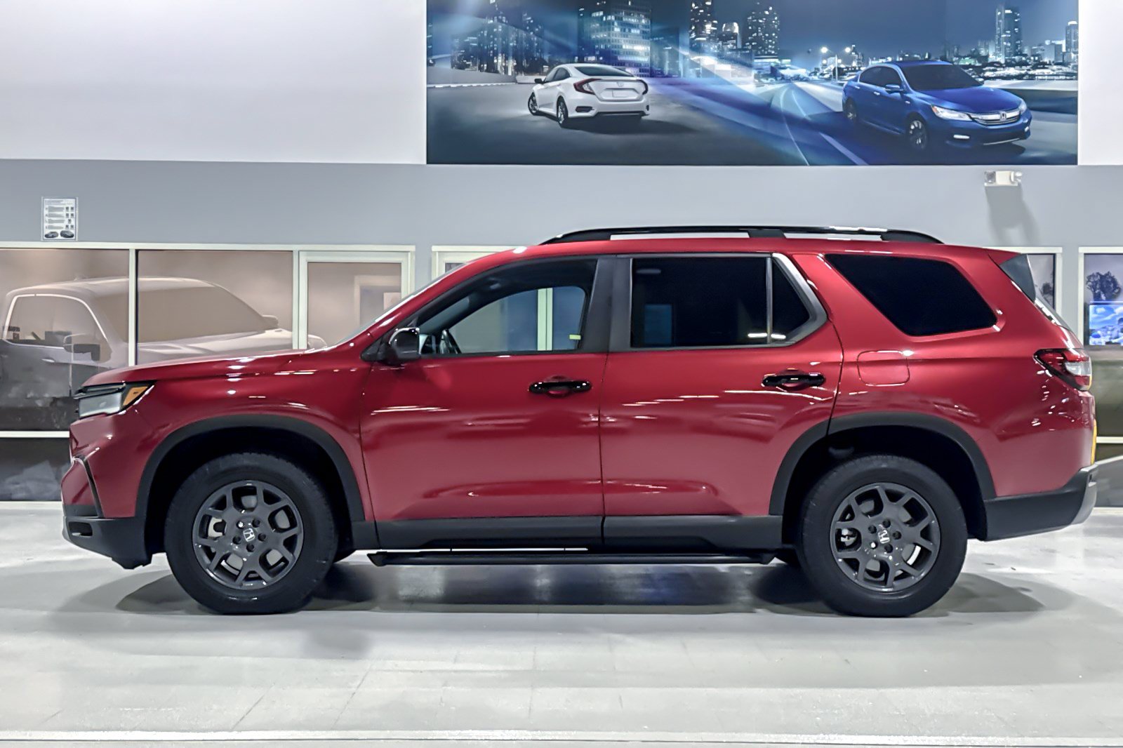 Used 2023 Honda Pilot TrailSport image 2