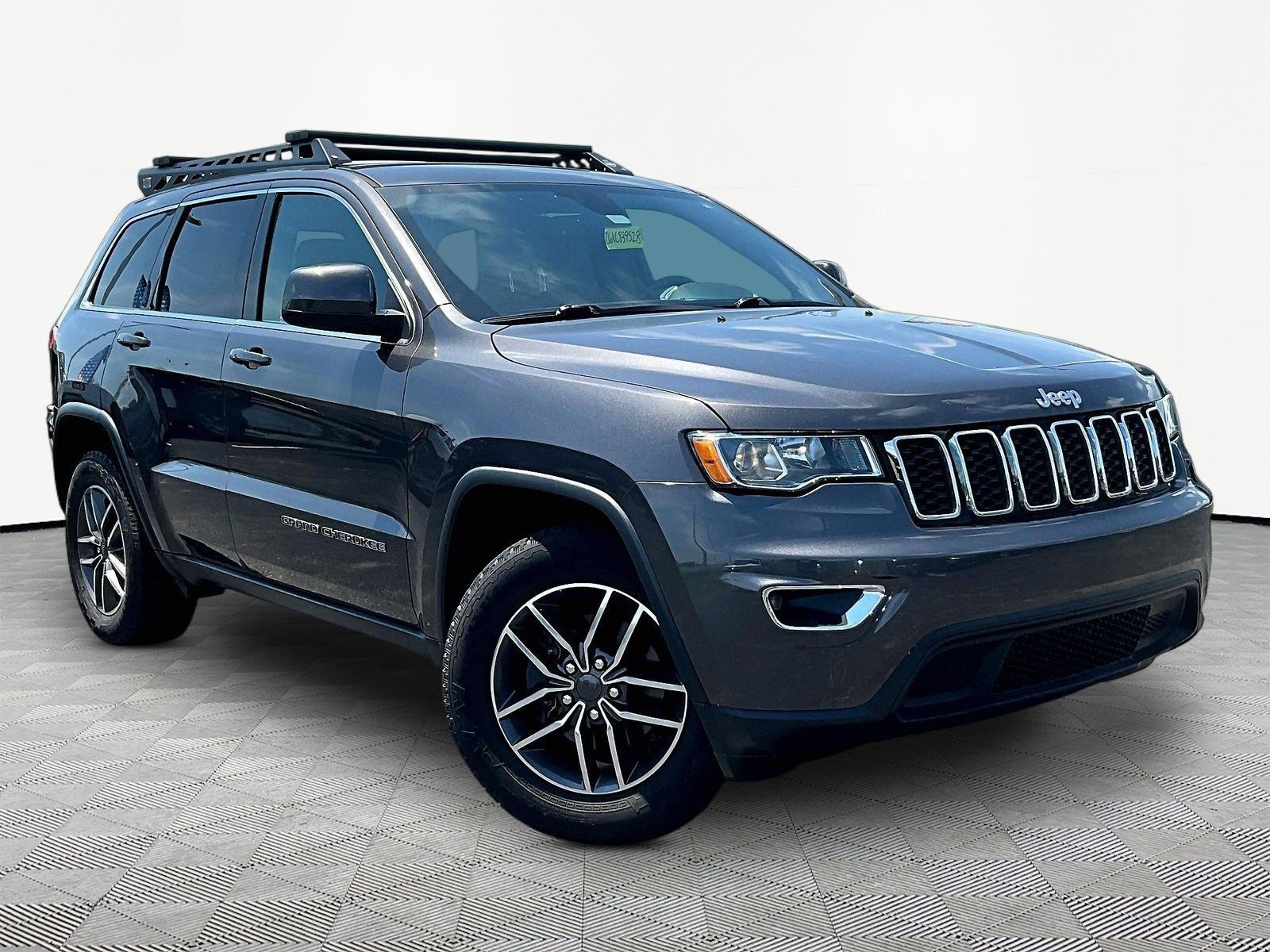 Used 2019 Jeep Grand Cherokee Laredo w/ Laredo X Package RWD image 3