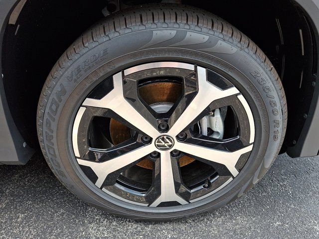 Certified 2026 Volkswagen Tiguan SE AWD/4WD image 4