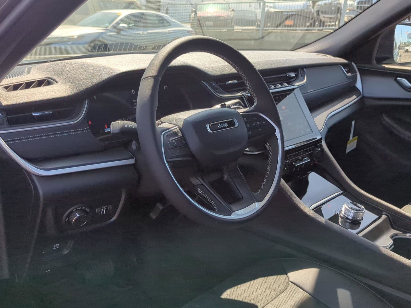 New 2025 Jeep Grand Cherokee L Altitude image 14